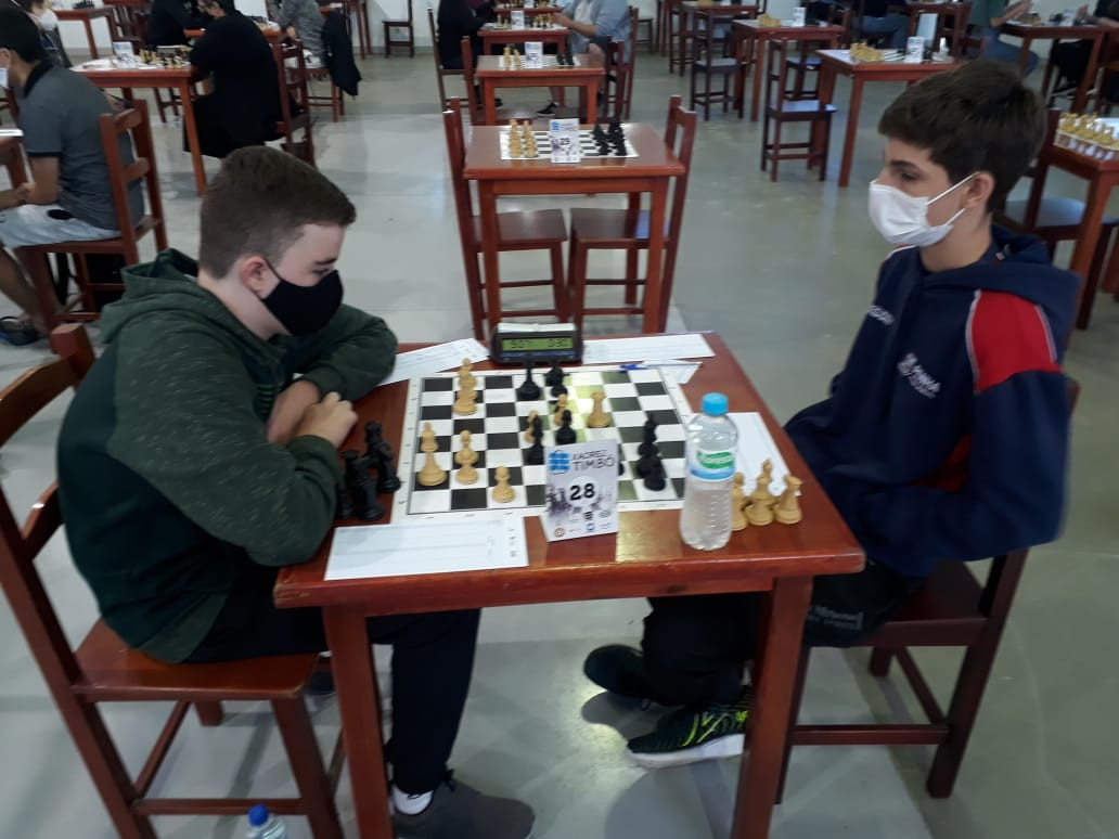 Atletas de Chapecó disputam torneio Internacional de Xadrez em